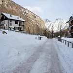 Апартаменты Attic Historic Building With Air Conditioning