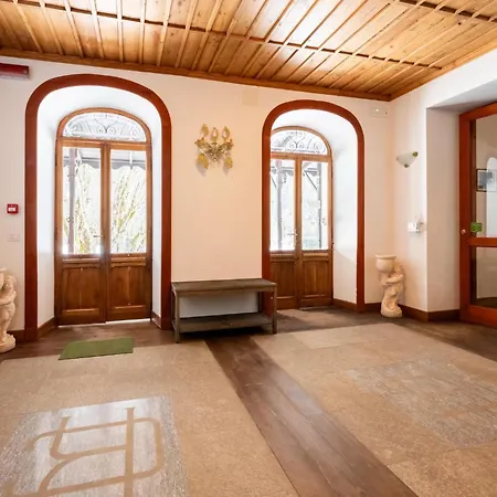 Apartamento Attic Historic Building With Air Conditioning