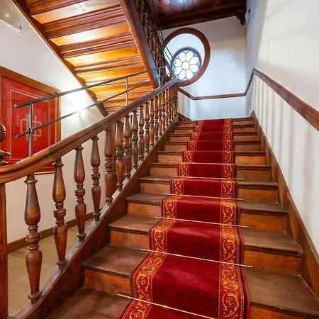 Attic Historic Building With Air Conditioning Apartament