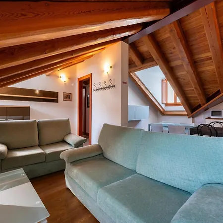 Attic Historic Building With Air Conditioning 公寓 *