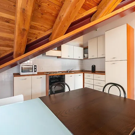 公寓 Attic Historic Building With Air Conditioning *