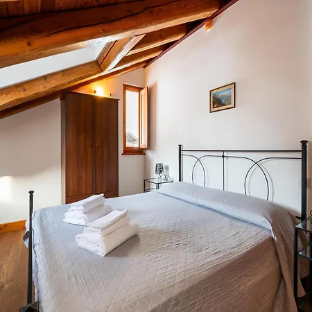 Attic Historic Building With Air Conditioning 公寓 切雷索莱雷阿莱