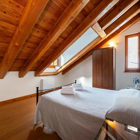 公寓 Attic Historic Building With Air Conditioning