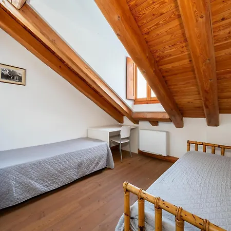 Attic Historic Building With Air Conditioning 公寓 *