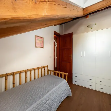 公寓 Attic Historic Building With Air Conditioning