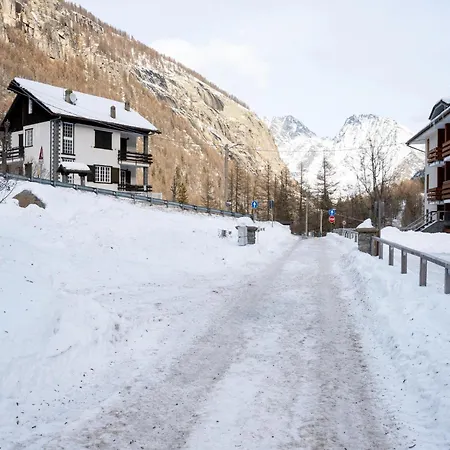 Attic Historic Building With Air Conditioning 切雷索莱雷阿莱