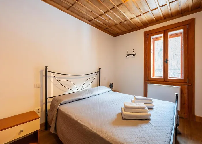 Attic Historic Building With Air Conditioning Apartamento