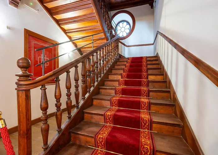 Attic Historic Building With Air Conditioning Apartamento